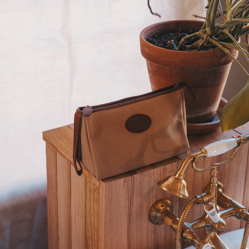 Timau-Toiletry-Bag-Lifestyle