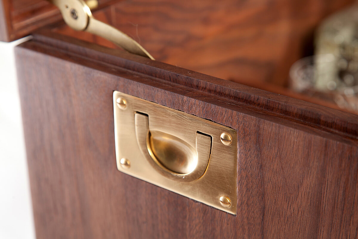 DB--Djinn-Bar-in-Walnut-Detail-3