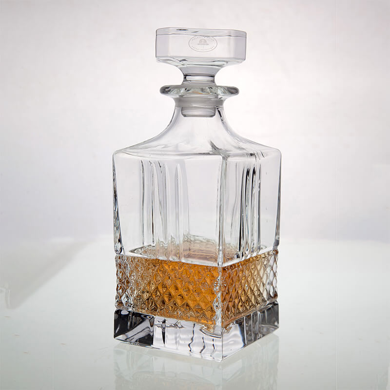 MR_Crystal-Glassware---Decanter_3